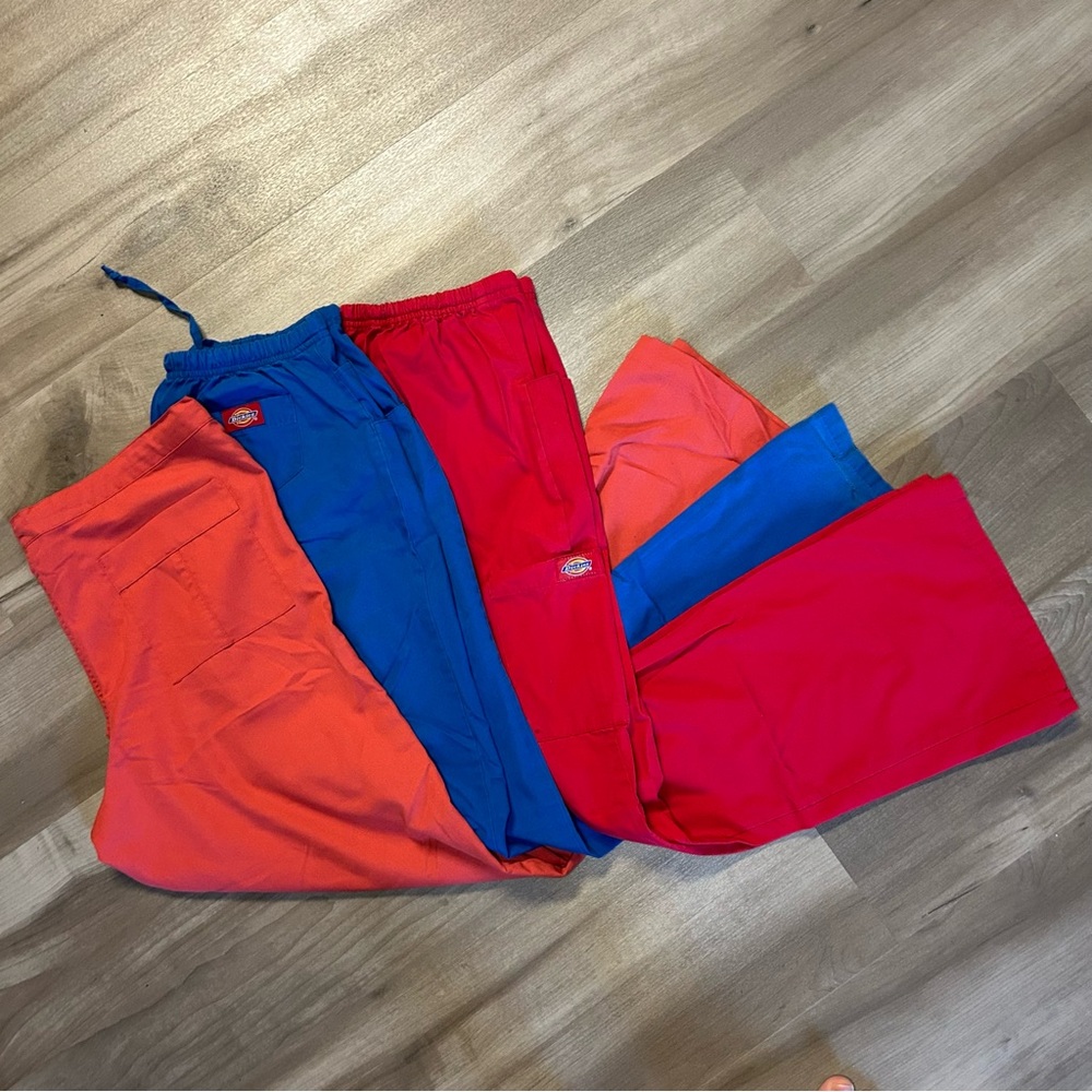 Lot of 3 size small scrub pants. - Picture 1 of 5
